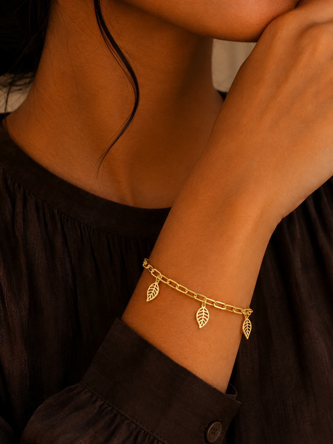 Gold Paperclip Chain Hanging Leaf-Shaped Charms Bracelet 21KT - FKJBRL21KM12195