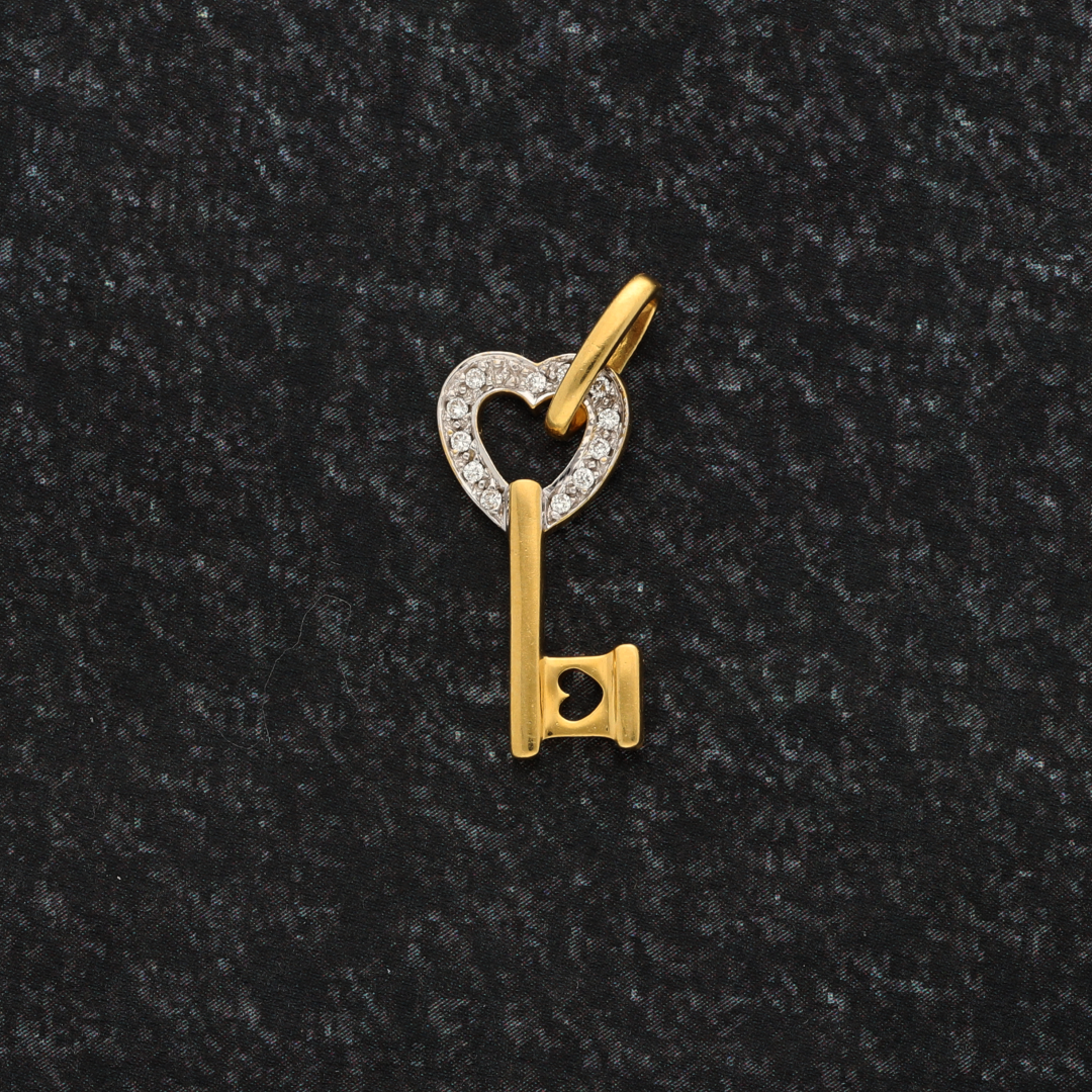 Gold Heart Key Pendant 18KT - FKJPND18K9186