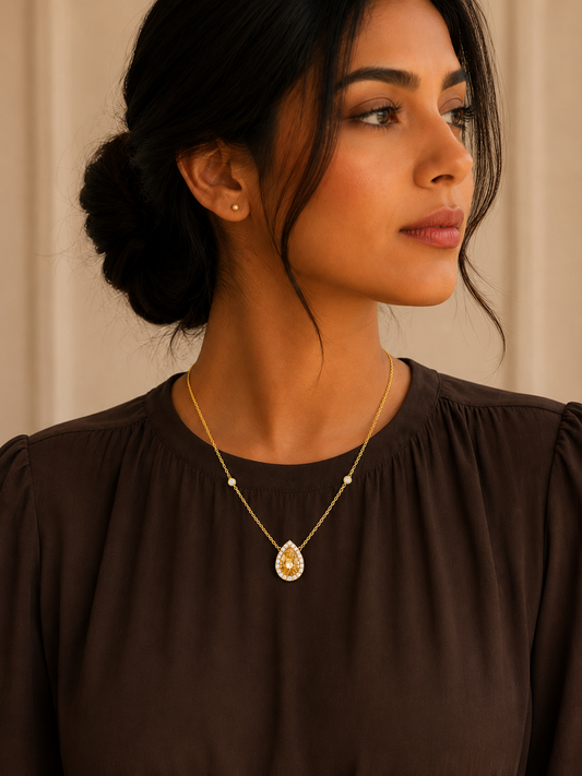 Round Brilliant Cut Tear-Drop Shaped Necklace in 18KT Yellow Gold - FKJNKL18KMD12123