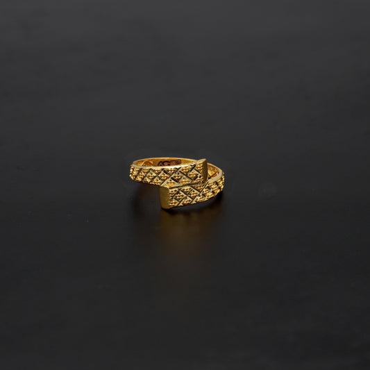 Gold Criss-Cross Pattern Ring 21KT - FKJRN21KM11660