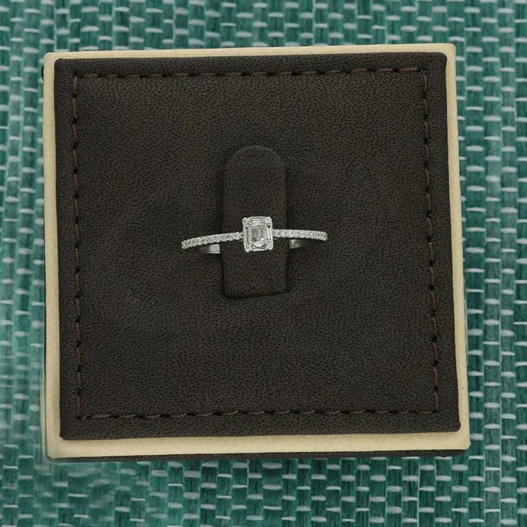 خاتم ألماس بقطع زمرد من الذهب الأبيض عيار 18 قيراطًا - Fkjrn18K3116