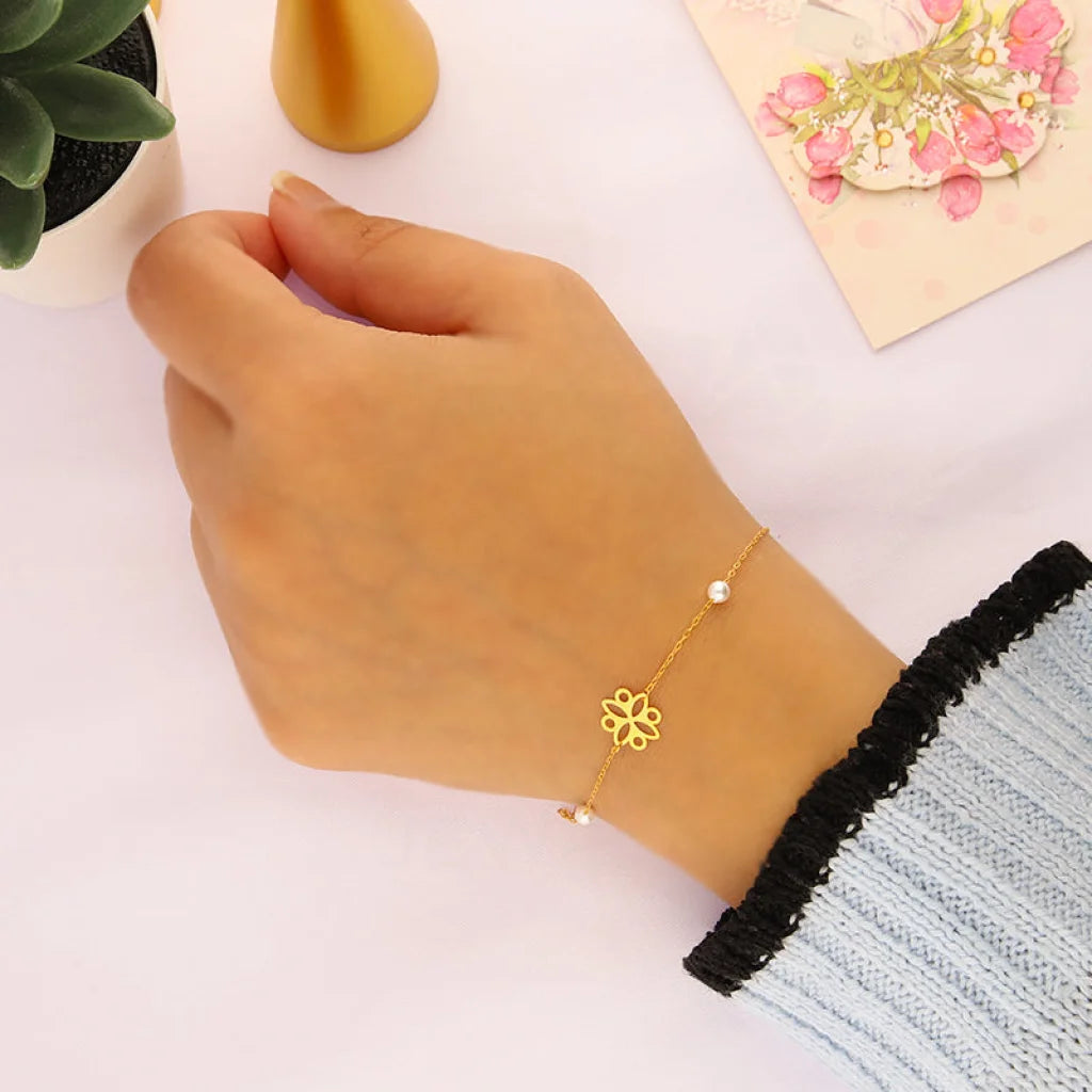 Gold Flower Shaped Bracelet 21Kt - Fkjbrl21Km5393 Bracelets