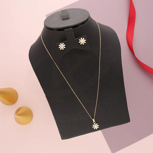 Gold Flower Shaped Solitaire Pendant Set (Necklace And Earrings) 18Kt - Fkjnklst18K5578 Sets