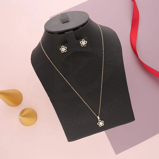 Gold Flower Shaped Solitaire Pendant Set (Necklace And Earrings) 18Kt - Fkjnklst18K5579 Sets