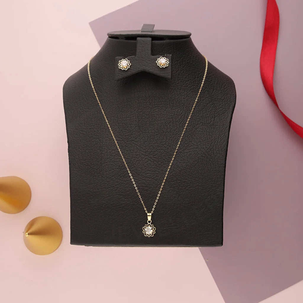 Gold Flower Shaped Solitaire Pendant Set (Necklace And Earrings) 18Kt - Fkjnklst18K5580 Sets