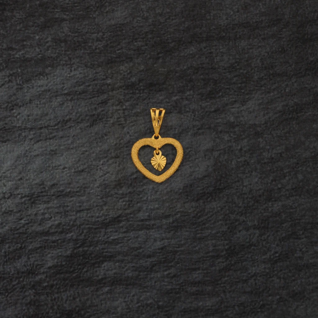 Gold Little Heart In Pendant 21Kt - Fkjpnd21Km8430 Pendants