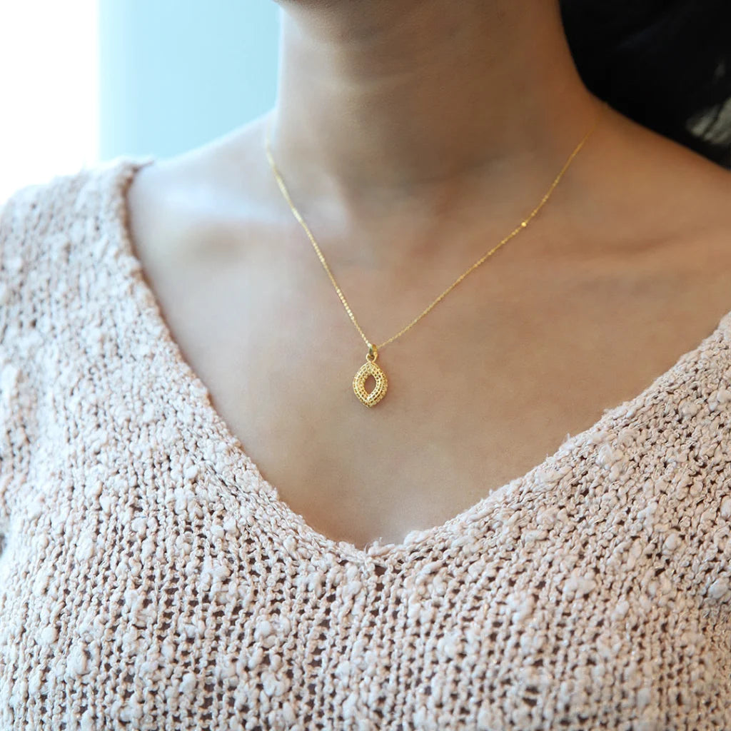 Gold Necklace (Chain With Crown Adoned Hollow Pendant) 21Kt - Fkjnkl21Km7951 Necklaces