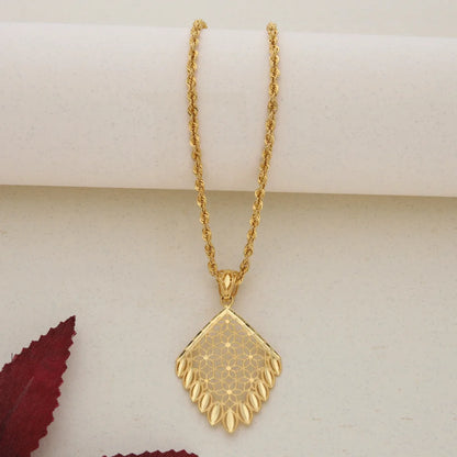 Gold Necklace (Chain With Pendant Flower Shaped) 21Kt- Fkjnkl21K7689 Necklaces