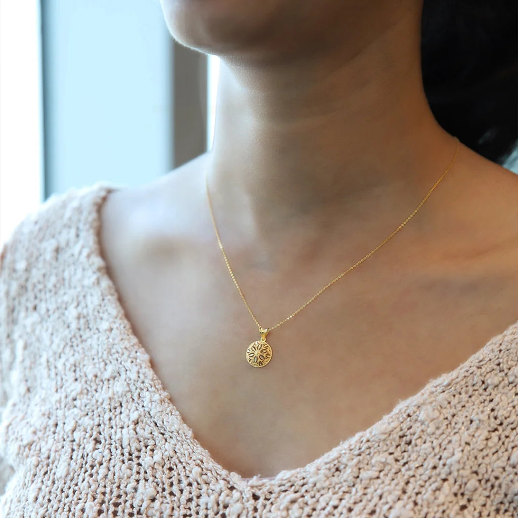 Gold Necklace (Chain With Flower Shaped Hollow Pendant) 21Kt - Fkjnkl21Km7949 Necklaces