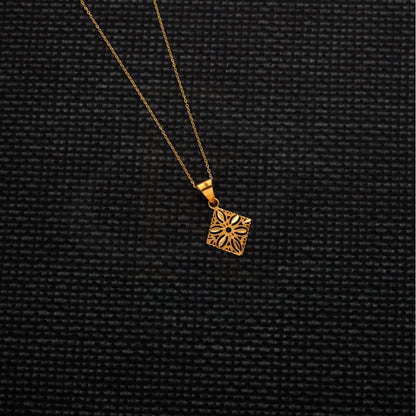 Gold Necklace (Chain With Square Pendant) 21Kt - Fkjnkl21Km8220 Necklaces