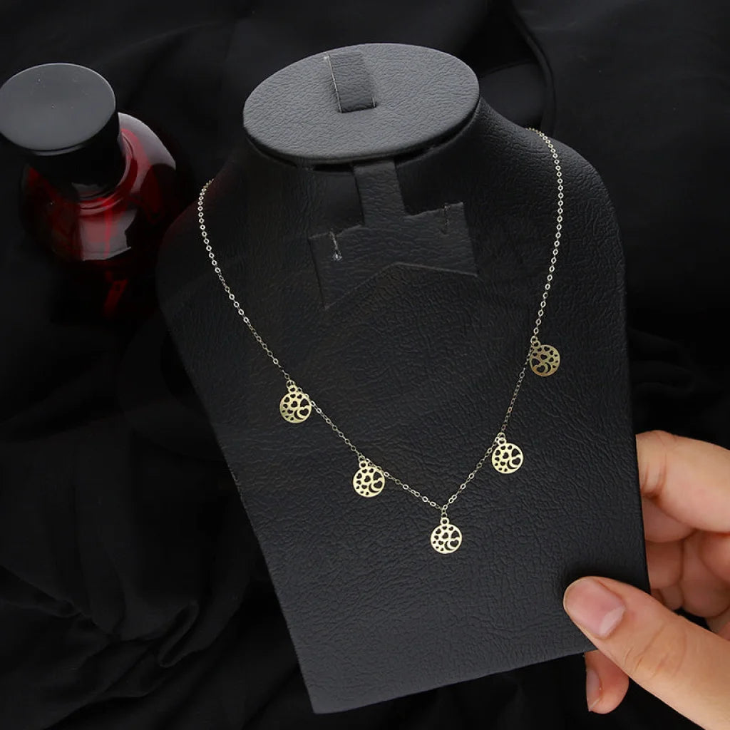 Gold Round Shaped With Hearts Necklace 18Kt - Fkjnkl18Km5345 Necklaces