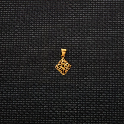 Gold Square Pendant 21Kt - Fkjpnd21Km8220 Pendants