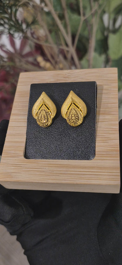 Gold Minimal Leaf Earrings 21KT - FKJERN21KM11404