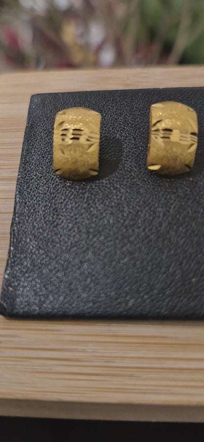 Gold Classic Textured Earrings 21KT - FKJERN21KM11605