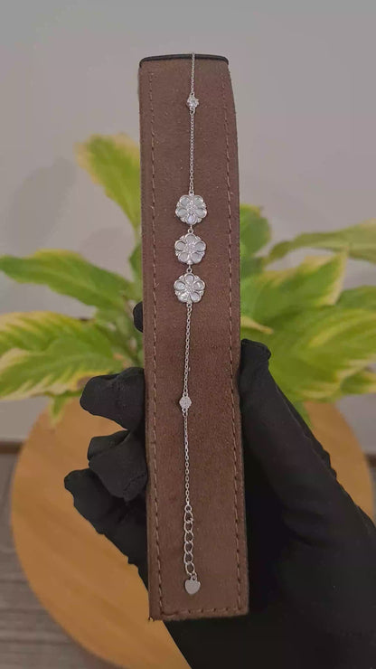 Sterling Silver 925 White Flower Charm Bracelet - FKJBRLSL10572