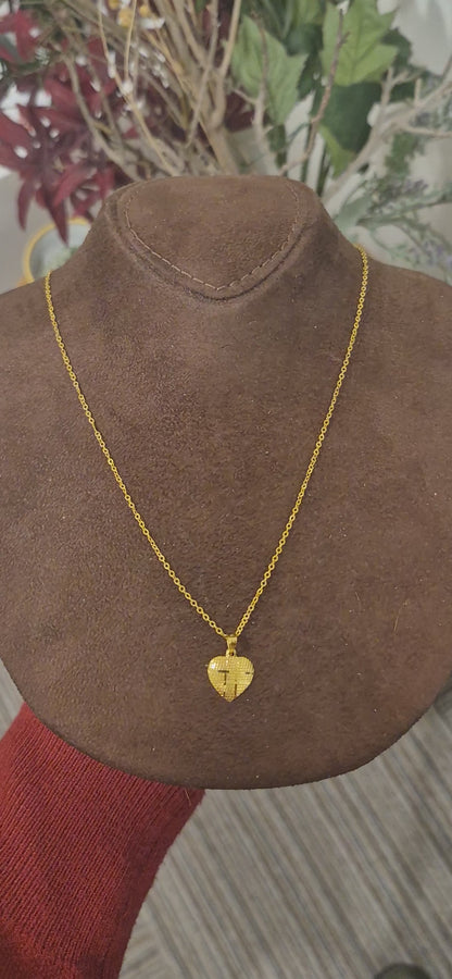 Gold Textured Heart Necklace 21KT - FKJNKL21KM11360