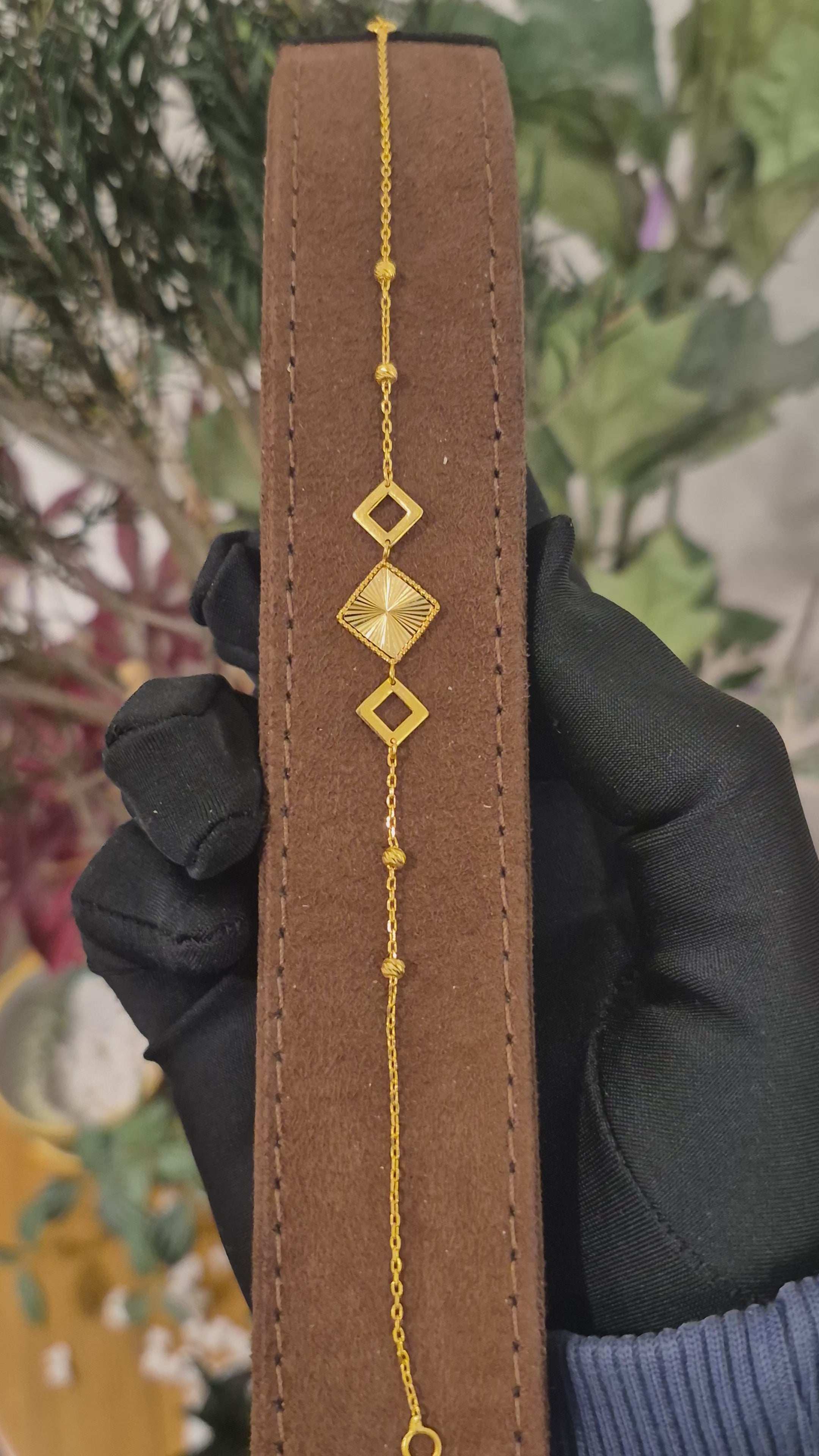 Gold Textured Square Bracelet 21KT - FKJBRL21KM10934