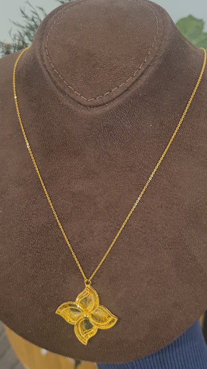 Gold Four-Petal Necklace 21KT - FKJNKL21KM10919