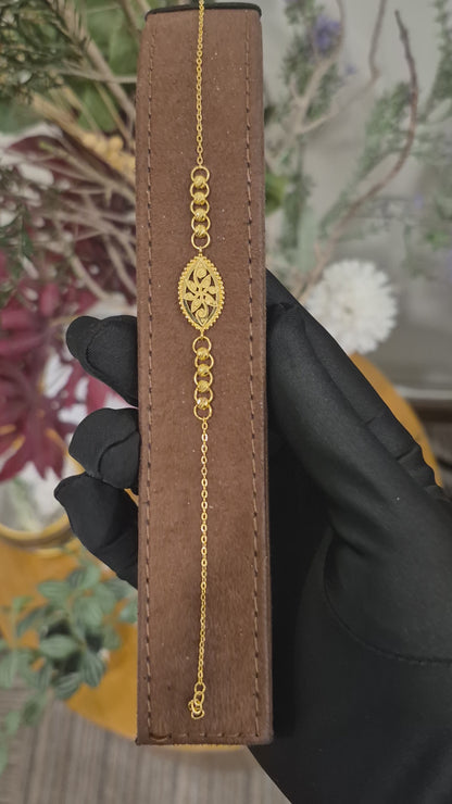 Gold Filigree-Patterned Oval Medallion Bracelet 21KT - FKJBRL21KM12193