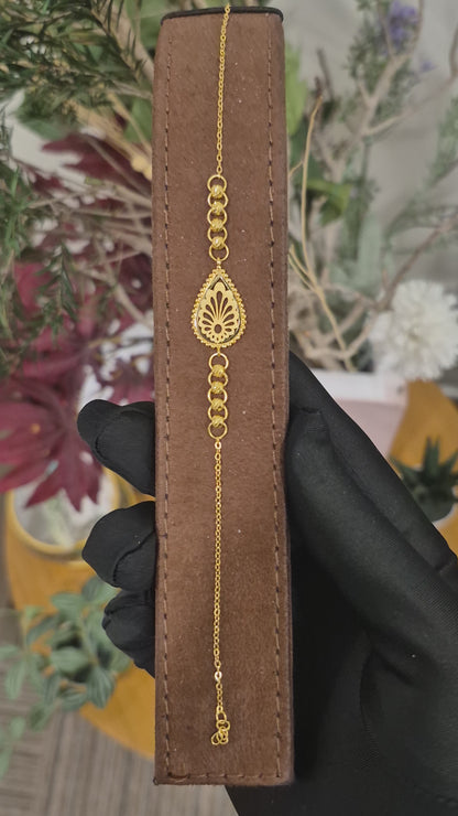 Gold Filigree-Patterned Almond Medallion Bracelet 21KT - FKJBRL21KM12204