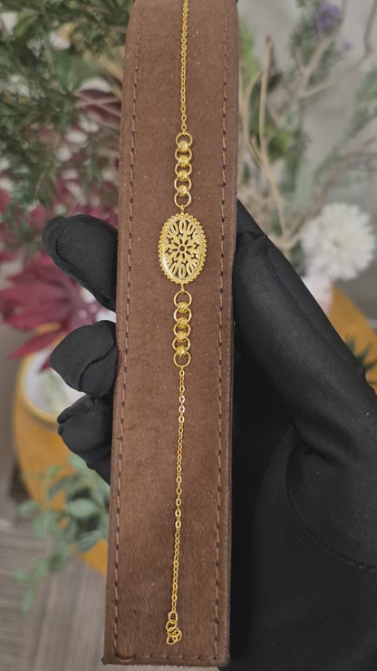Gold Filigree-Patterned Oval Medallion Bracelet 21KT - FKJBRL21KM12192