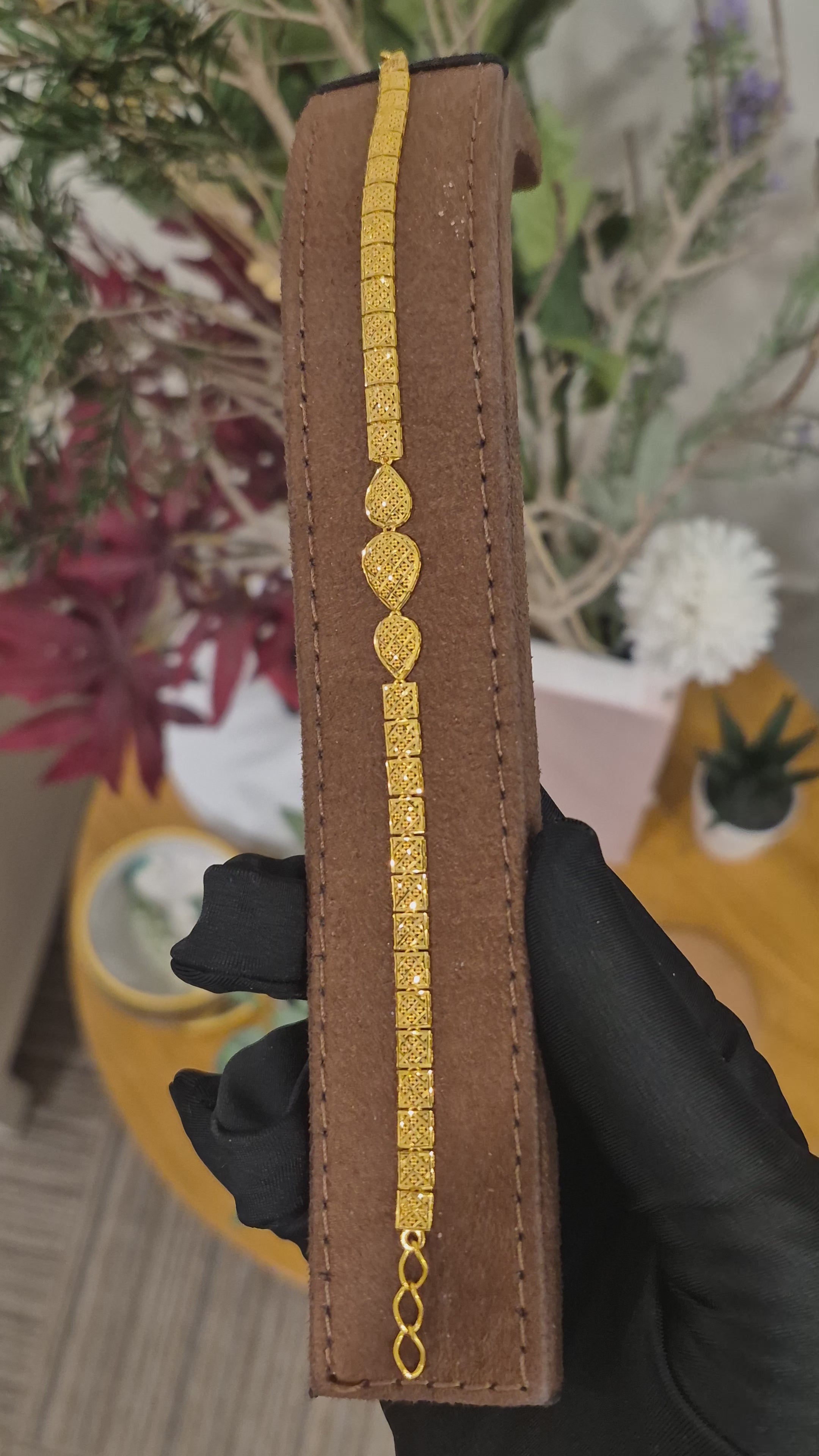 Gold Textured Link Bracelet 21KT - FKJBRL21KM11991