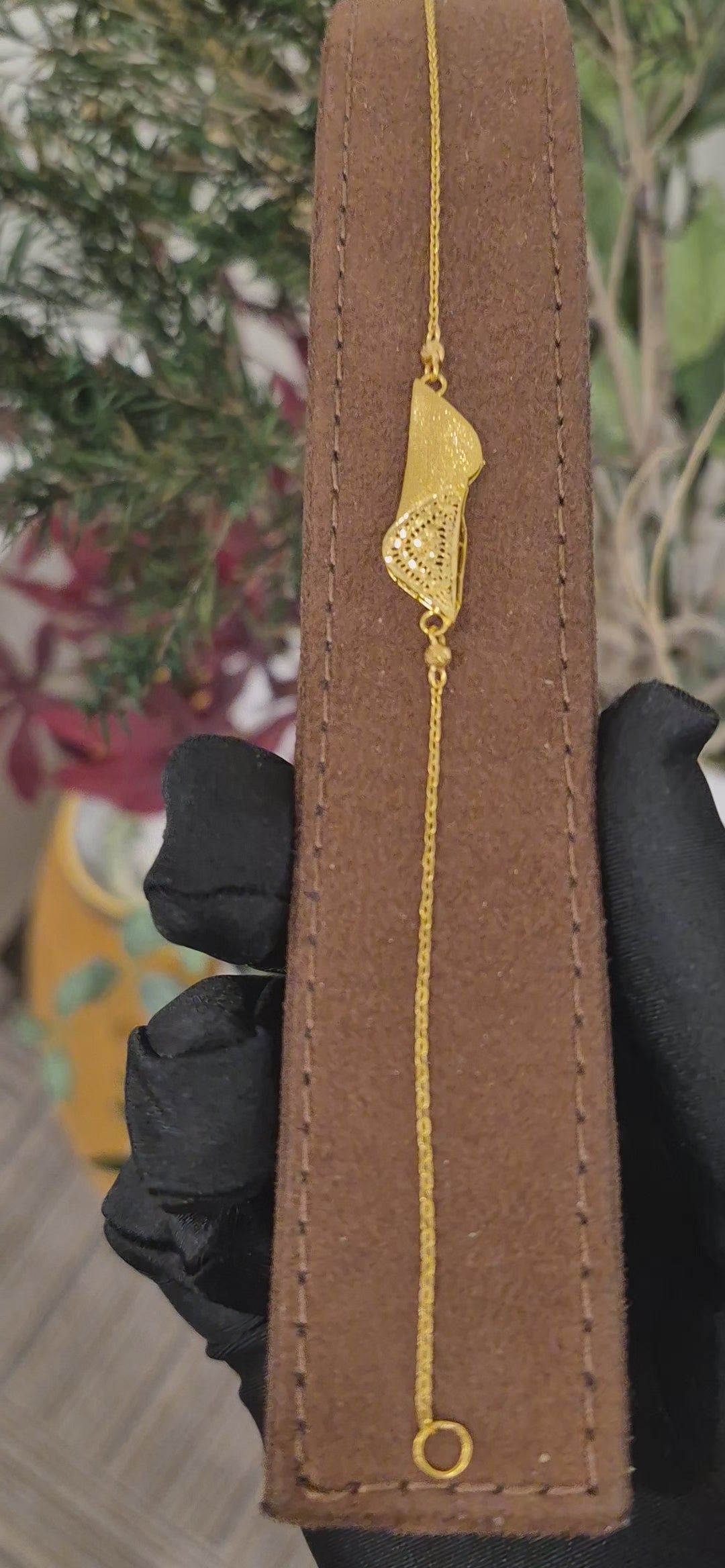 Gold Artistic Center Bracelet 21KT - FKJBRL21KM11494