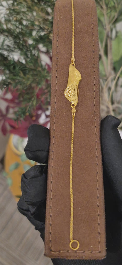 Gold Artistic Center Bracelet 21KT - FKJBRL21KM11494