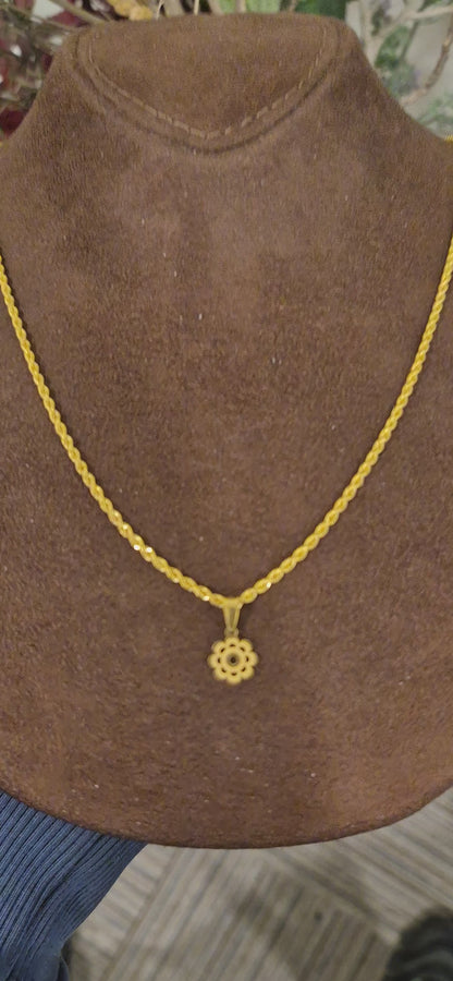 Gold Minimal Flower Necklace 21KT - FKJNKL21KM11461