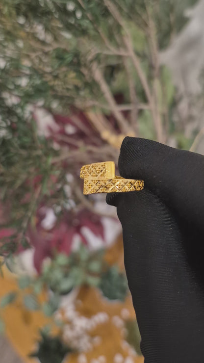 Gold Criss-Cross Pattern Ring 21KT - FKJRN21KM11660