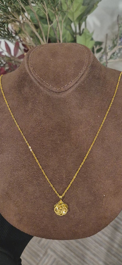 Gold Classic Floral Necklace 21KT - FKJNKL21KM11303