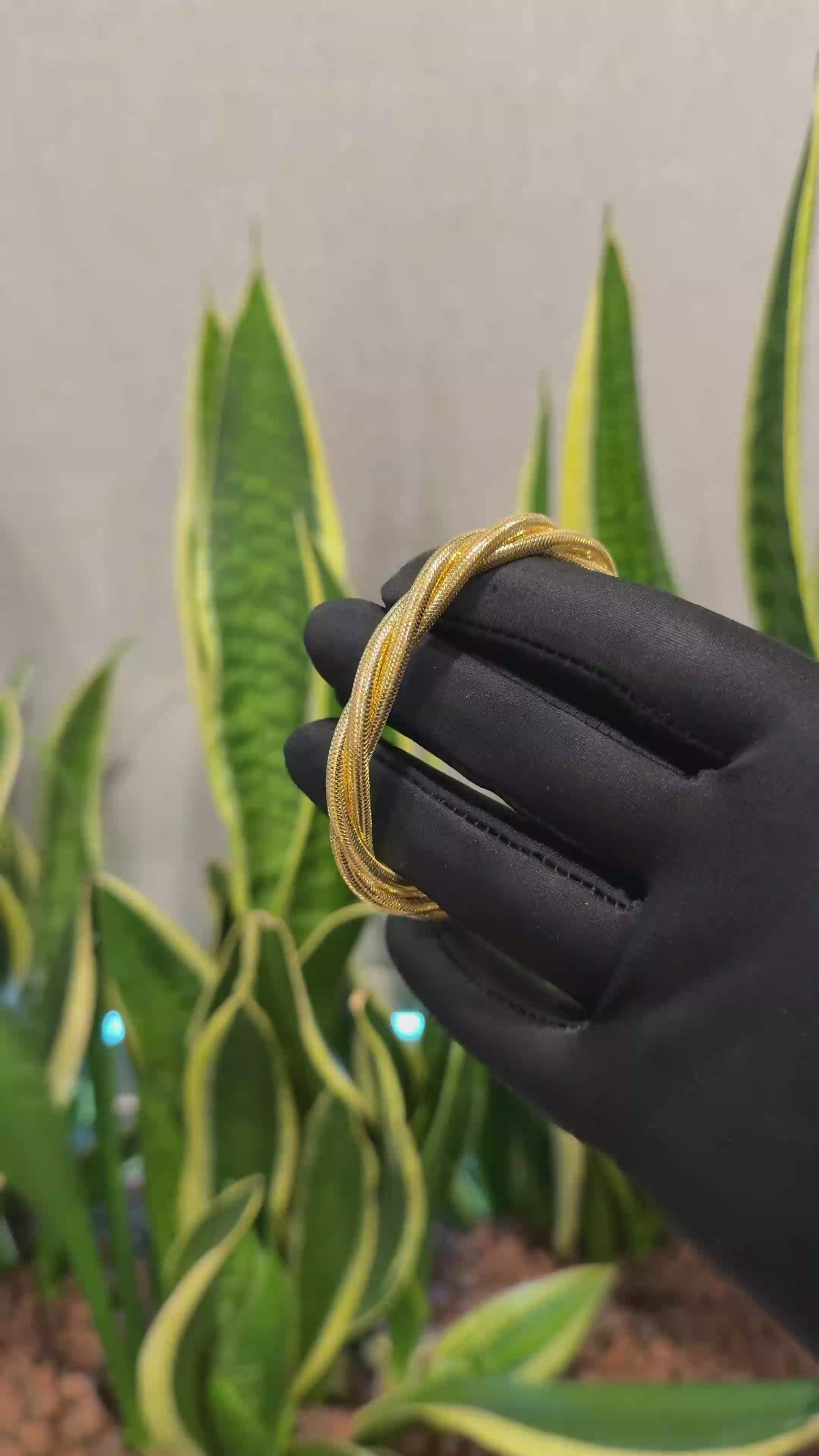 Gold Intertwined Baby Bangle 21KT - FKJBNG21KM10106