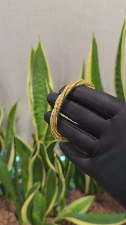 Gold Intertwined Baby Bangle 21KT - FKJBNG21KM10106