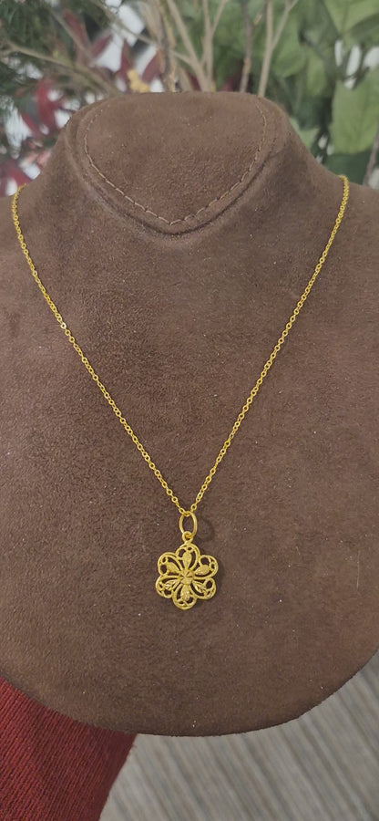 Gold Textured Flower Necklace 21KT - FKJNKL21KM11356
