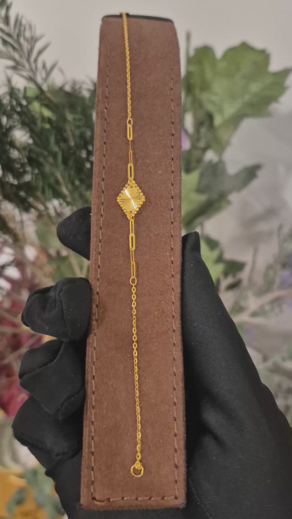 Gold Rhombus Shape Sunburst Bracelet 21KT - FKJBRL21KM10930